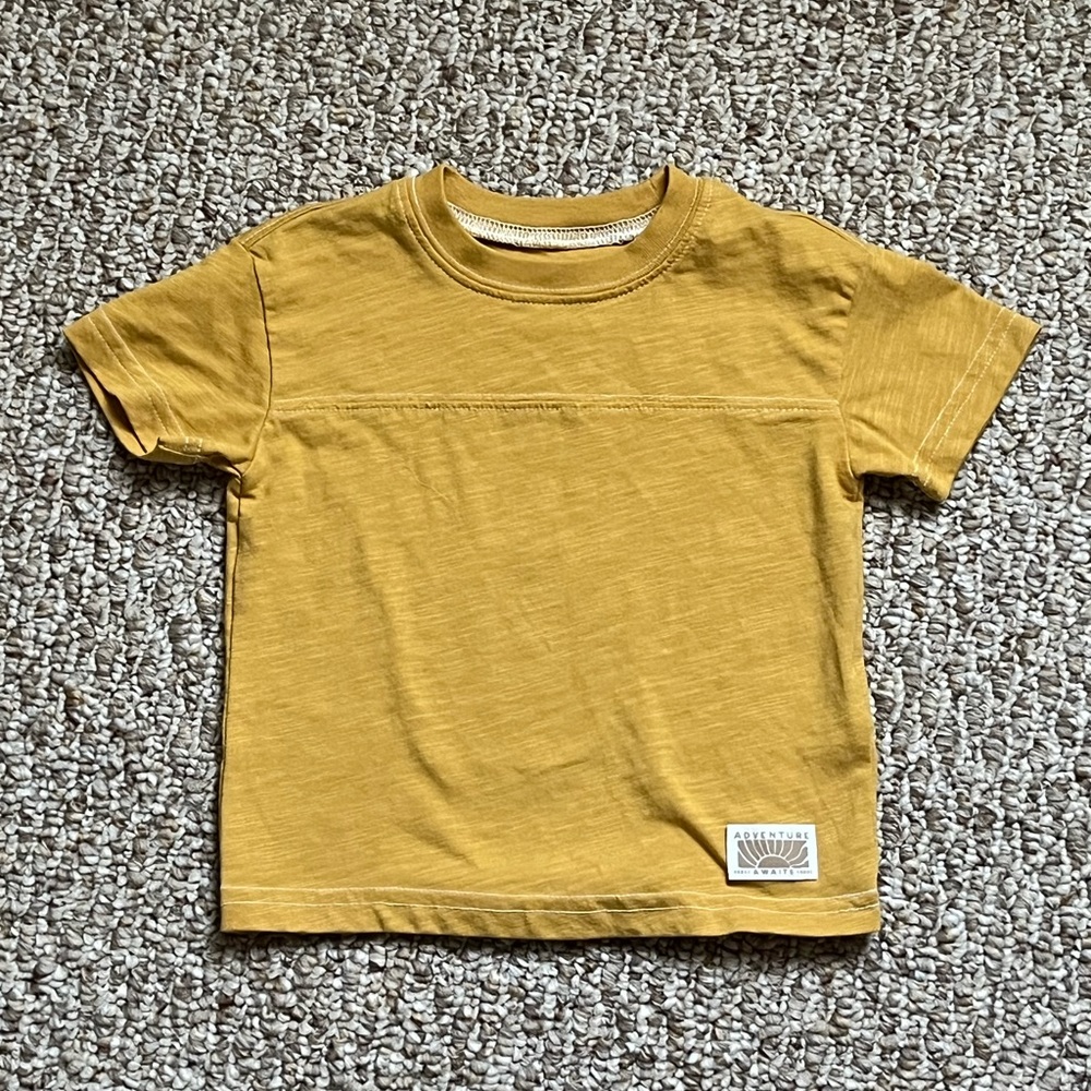 Carter’s yellow tee 12m